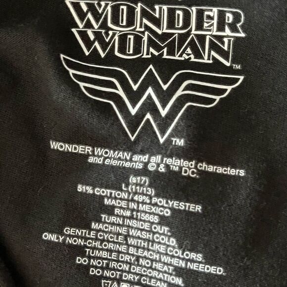 Wonder Woman DC Comics black graphic tee with gold emblem size JR Large 11-13 - Picture 6 of 6